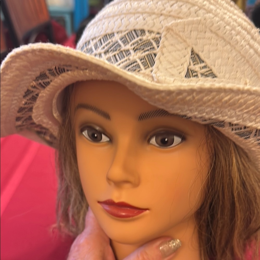 Chic Cream Lace-Trimmed Sun Hat